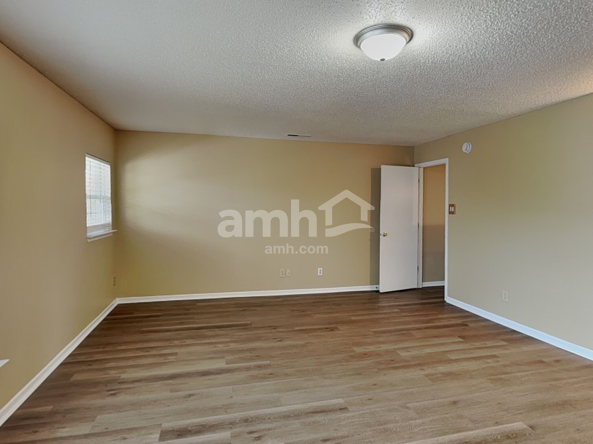 Building Photo - 10709 McClain Dr