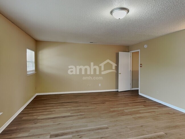 Building Photo - 10709 McClain Dr