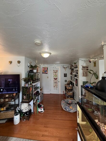 Building Photo - 66 Pleasant St