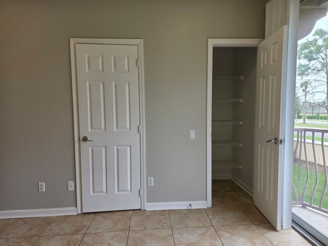 Building Photo - Three Bedroom Townhouse at Vista Cay in Orlando