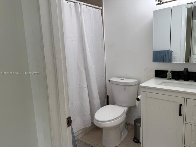 Building Photo - 3582 NE 171 St