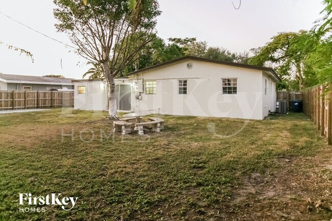 Building Photo - 9880 Martinique Dr