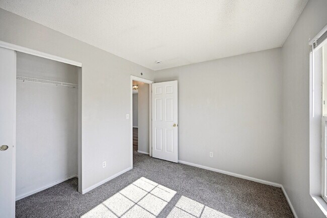 Building Photo - $2,495.95 - 3 Bed, 2 Bath Home in Denver with Central AC and Fenced in Yard!