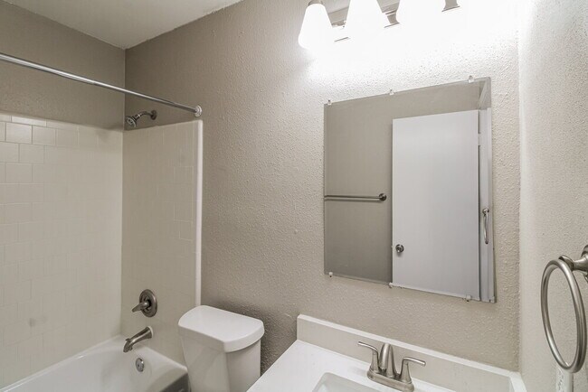 Building Photo - 7615 Alegria Dr