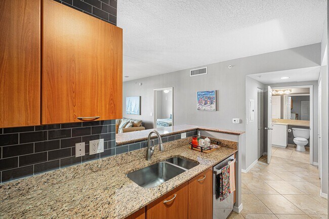 Building Photo - 700 E Boynton Beach Blvd