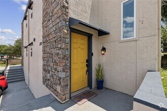 Building Photo - DAZZLING DUPLEX IN FORT WORTH!