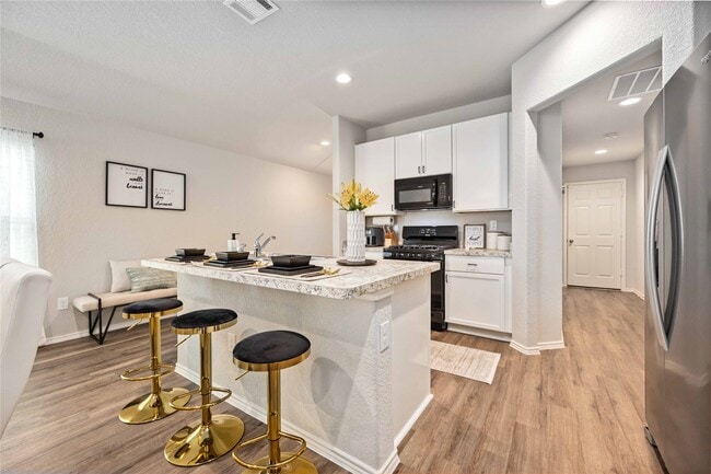 Building Photo - 10527 Meadow Saffron Dr