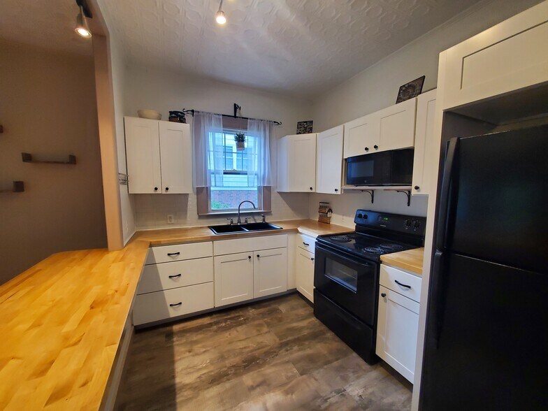 Building Photo - 101 Gamage Ave