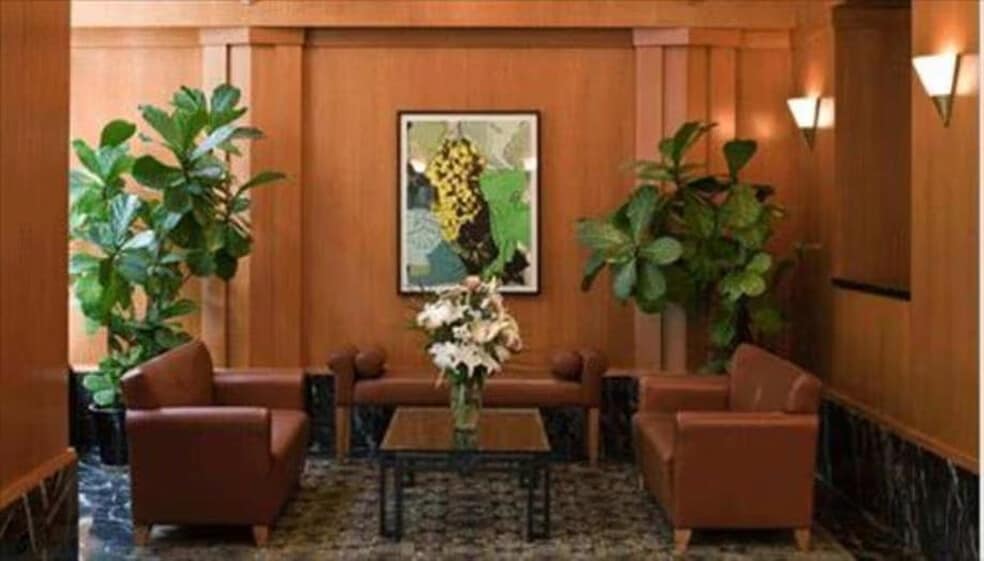 Building Photo - 400 E 66th St