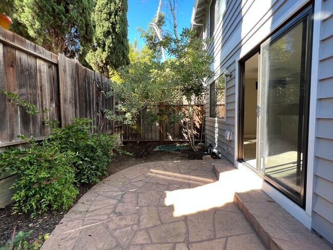 Building Photo - Chic Campbell End Unit Townhouse with 2 Bedrooms, Loft & 2.5 Baths