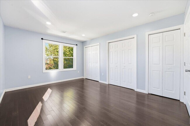 Building Photo - 225 Freeman Ave