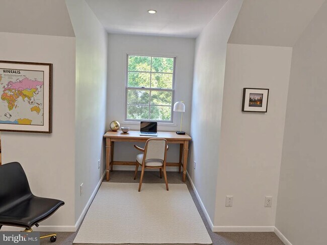 Building Photo - 125 Medinah Dr