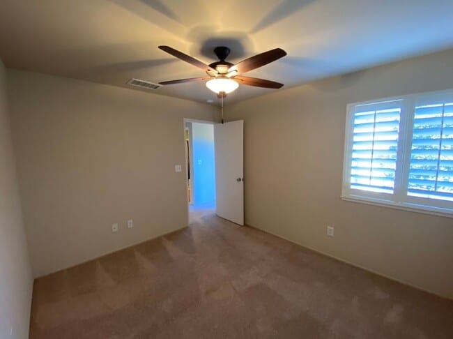 Building Photo - Two bedroom condo in Gated Community with ...