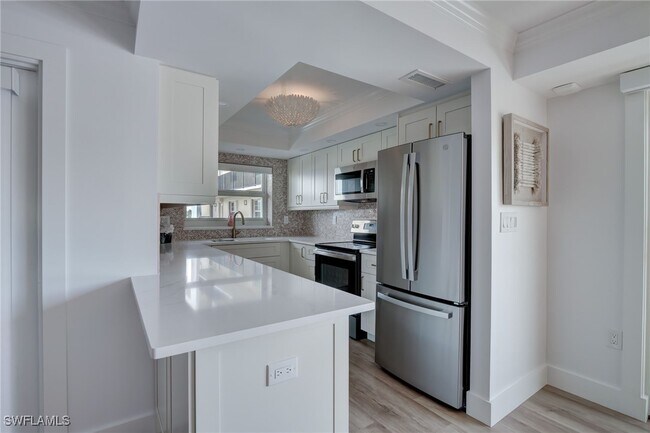 Building Photo - 3500 Gulf Shore Blvd N