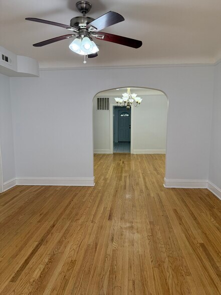 Building Photo - 5639 N Artesian Ave