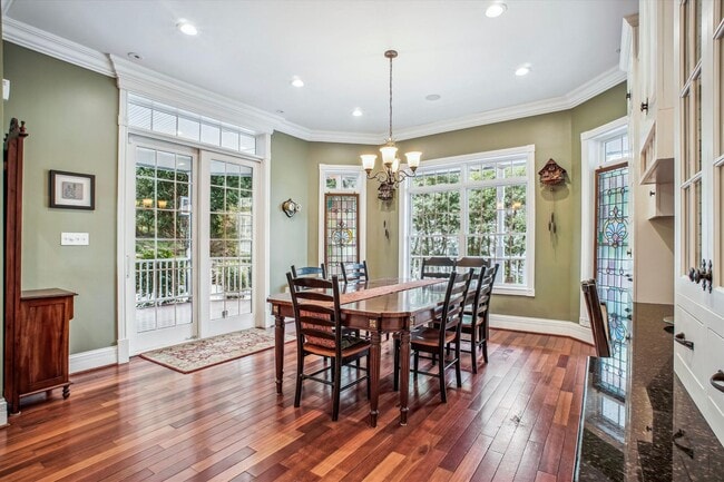 Building Photo - Stunning and Spacious Single Family Home S...