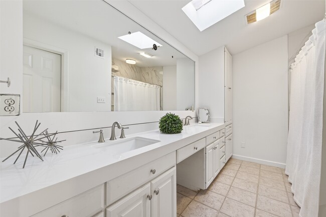 Building Photo - 5643 Piping Rock Ln
