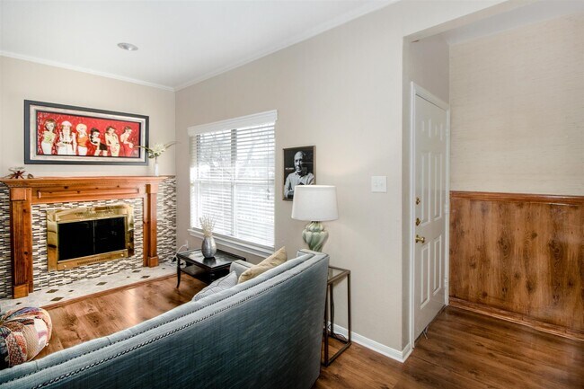 Building Photo - 728 Bering Dr