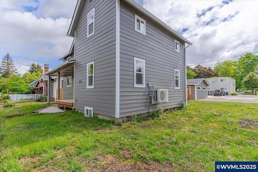 Building Photo - 494 17th St SE