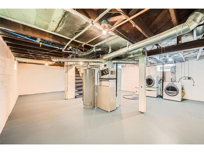 Building Photo - 1083 Western Ave N