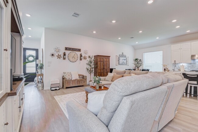 Building Photo - 4919 Shimmer Side Dr