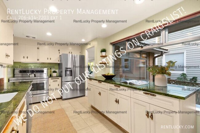 Building Photo - 4327 30th Ave W