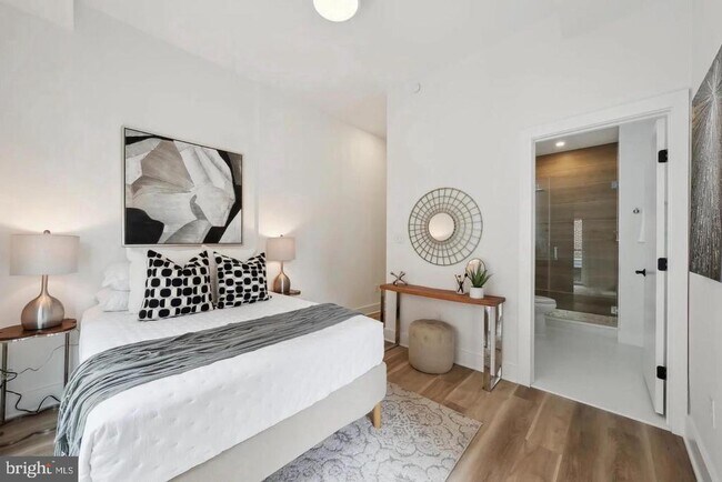 Building Photo - 2015 13th St NW