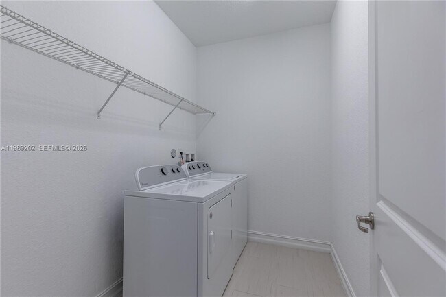 Building Photo - 11524 SW 16th St