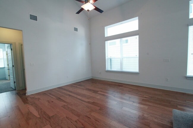 Building Photo - Beautiful Gated Retreat with Vaulted Ceilings, Loft & Private Deck