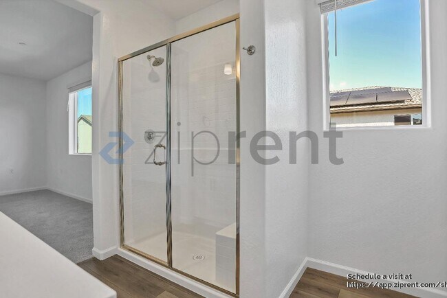 Building Photo - 1330 W Prescott Ave