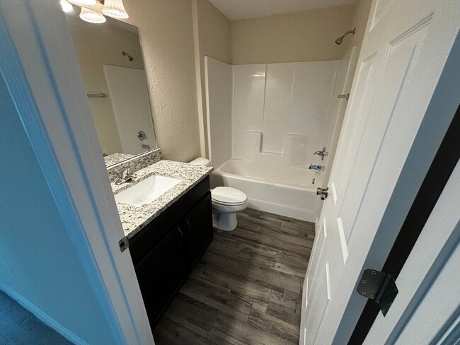 Building Photo - 2/2 Quad End Unit - SE Ocala