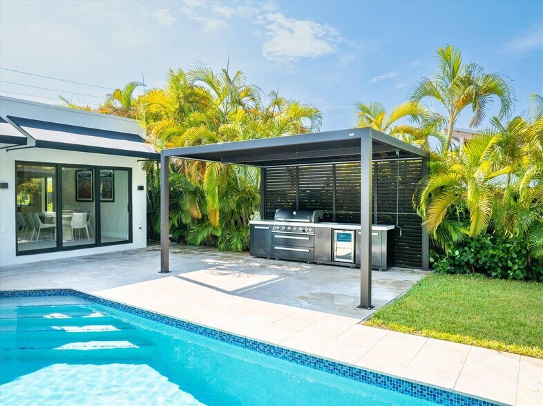 Building Photo - 7610 Bayside Ln