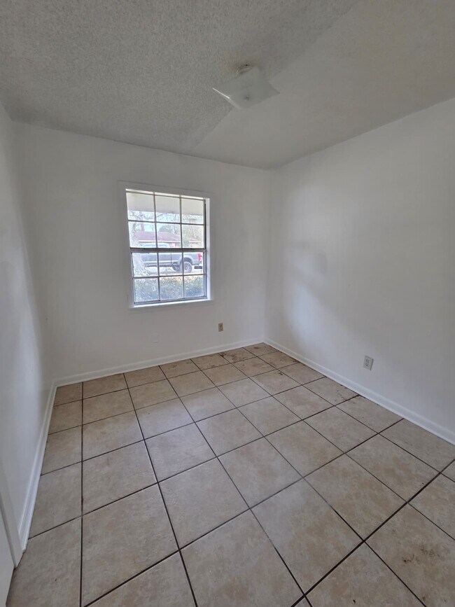 Building Photo - 4119 Karen St