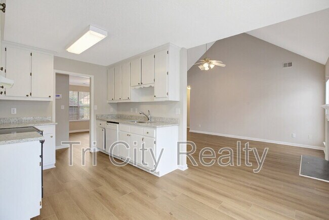 Building Photo - 110 York Ln