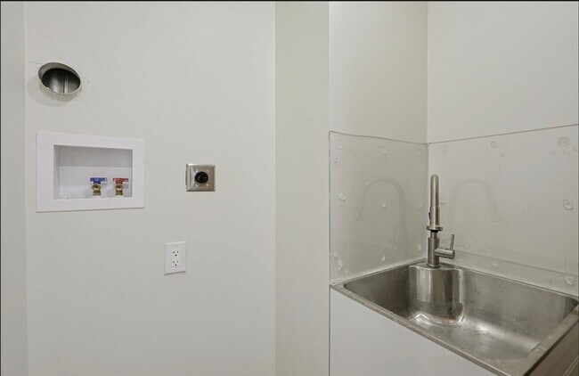 Building Photo - 143 Buccaneer Dr