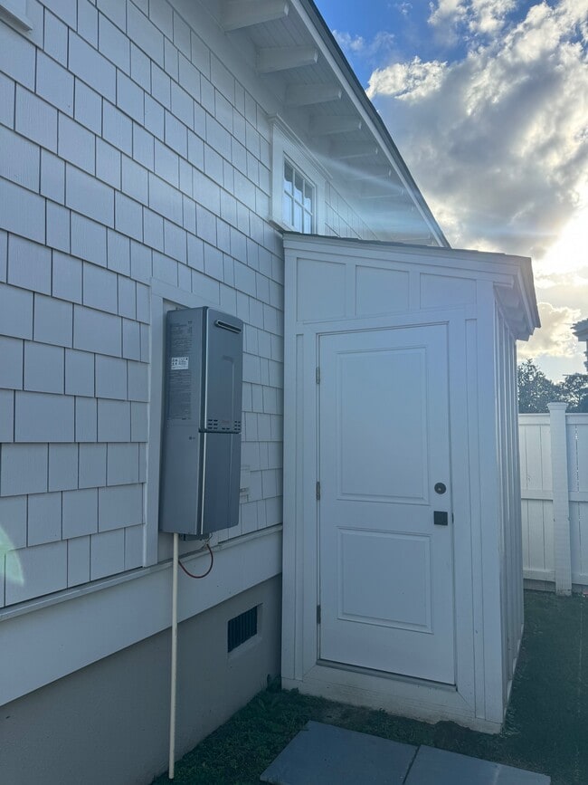 Building Photo - 9517 23rd Bay St