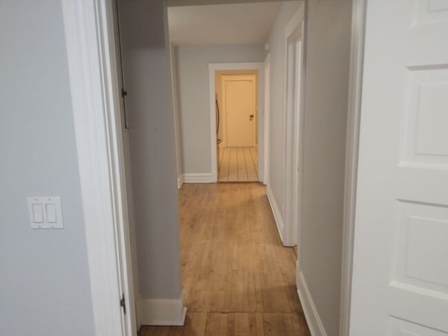 Building Photo - Nice Newly Remodeled 2Br, 1Bth, 2nd Floor -parking included