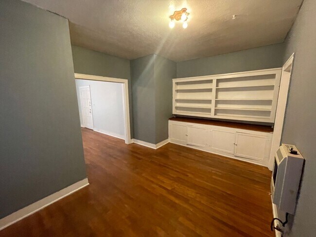 Building Photo - 547 1/2 Wilkinson Street