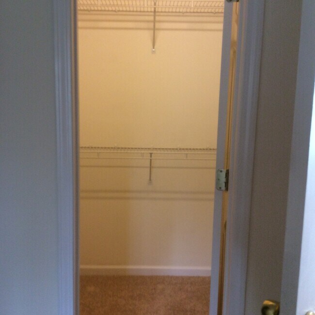 Building Photo - Updated flooring, McClelland Town homes 2BR/2Bath one level patio home, with back court yard! Clo...
