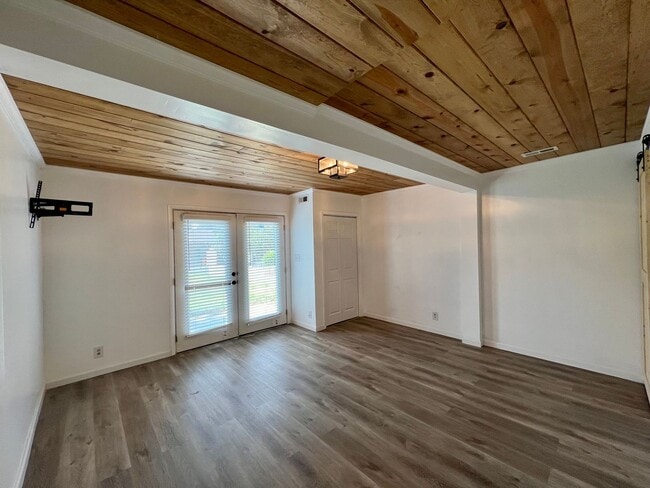Building Photo - ADORABLE CONTEMPORARY 2 BEDROOM IN THE HEART OF WEST HILLS!!!