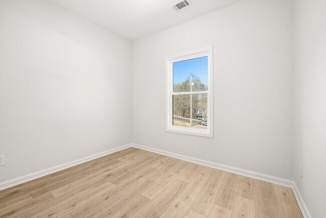 Building Photo - 4400 Ross Estates Ct SW