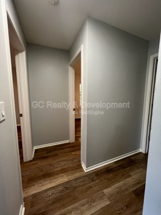 Building Photo - 312 N Warwick Ave