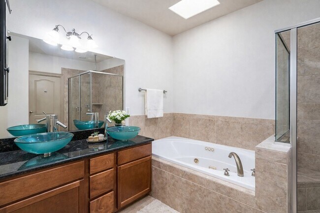 Building Photo - 5711 Kiam St