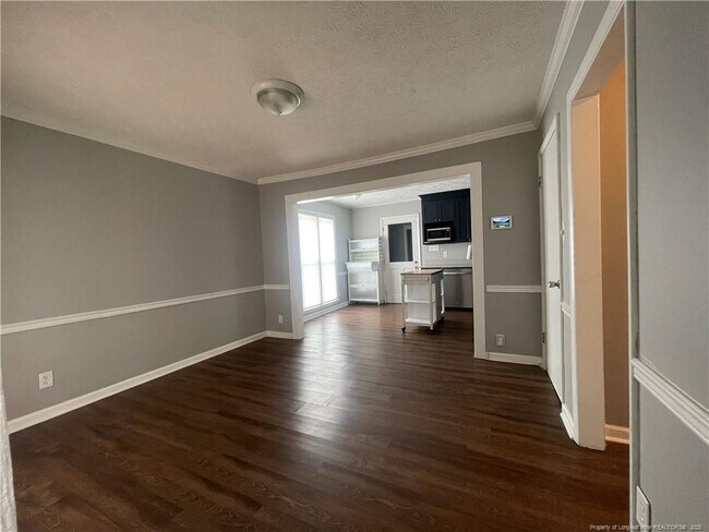 Building Photo - 5701 Paradise Ct
