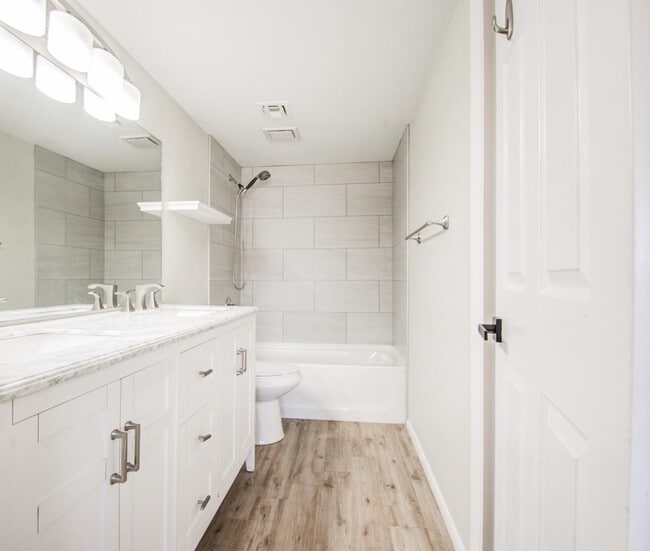 Building Photo - 7761 N 19th Dr