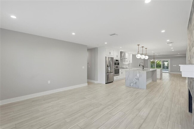 Building Photo - 845 Snell Isle Blvd NE