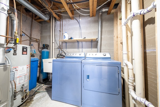 Building Photo - 634 McIntosh Ct