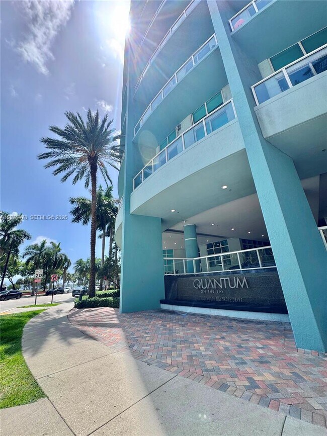 Building Photo - 1900 N Bayshore Dr
