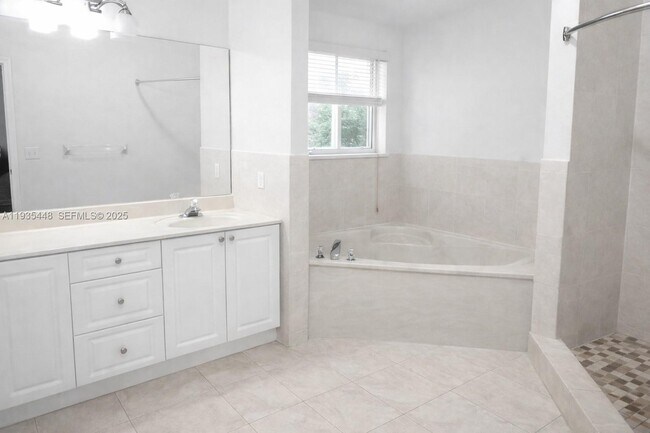 Building Photo - 14964 SW 32nd Terrace