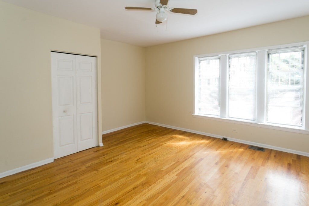 Building Photo - 629 W Barry Ave